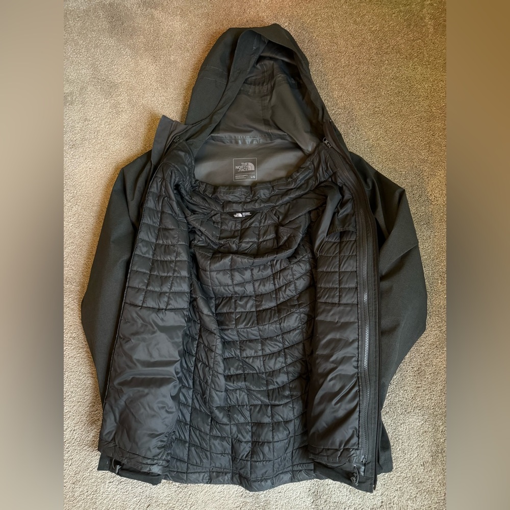 Northface Men’s ThermoBall™ Eco Triclimate® Jacket. Size large in dark grey